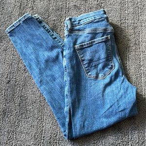 Medium wash ae jeans